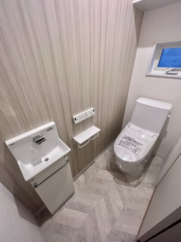 【建築条件付き土地】サン・タウン庄1丁目のその他|白を基調とした清潔感あるトイレ！