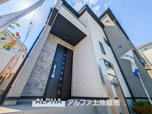 ~あきる野市野辺~Newly built houseの外観|【car　space】
◆駐車場◆大型車を2台停めても余裕のある駐車スペース。自転車やベビーカーも楽々通る広さが嬉しいですね。