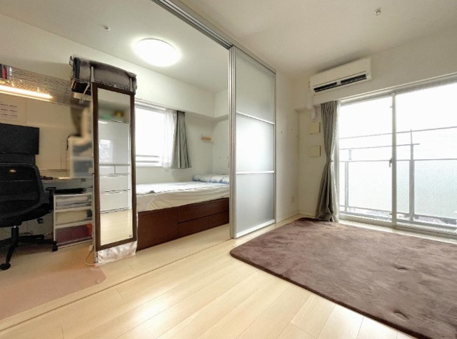 【居間・リビング】 | ロジュマンジャンティ椎名町 | 暮らす家族に、訪ねてくる友人知人に、清らかで艶やかな時間をもたらしてくれるリビングです。