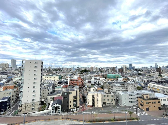 【展望】 | ロジュマンジャンティ椎名町 | ここからは空が遠くまで見える。紺碧、曇天、茜色。