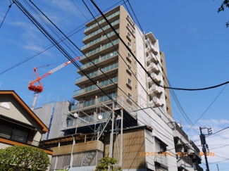 【外観】 | 利便性の高い「椎名町」駅より徒歩２分の好立地。ペット飼育も可能な平成２２年築の物件です。