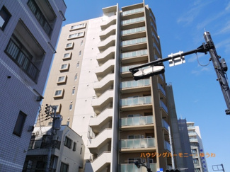 【外観】 | 外観タイル張りのＲＣ造。モダンな建物です。