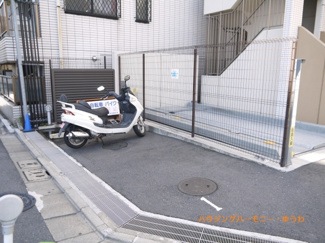 【その他共用部分】 | 敷地内に、バイク置場を完備。