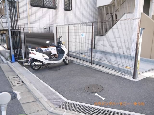 【その他共用部分】 | ロジュマンジャンティ椎名町 | 敷地内に、バイク置場を完備。