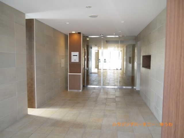 【エントランス】 | ロジュマンジャンティ椎名町 | エントランス内部は、重厚感があり大変開放的な空間です。