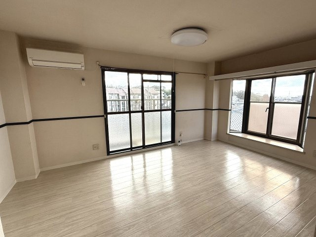 リッチライフ伊川谷の居間・リビング