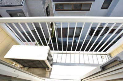 【バルコニー】 | ヒルサイドハウス平楽 | 洗濯物がよく乾きそう♪