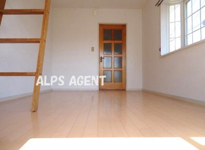 【内装】 | ヒルサイドハウス平楽 | 開口部の大きい明るい室内