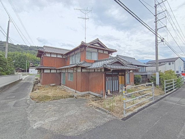 西条市小松町妙口211-1の外観
