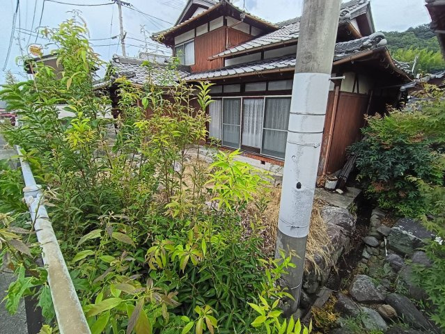 西条市小松町妙口211-1の外観