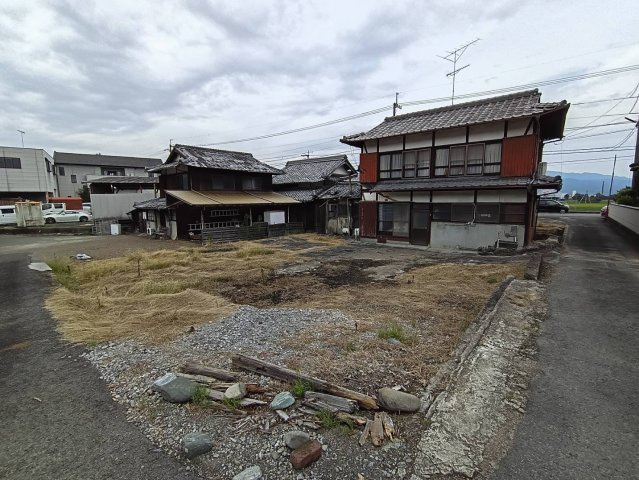 西条市小松町妙口211-1の外観