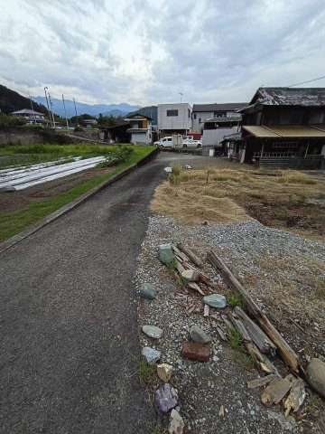 西条市小松町妙口211-1の外観