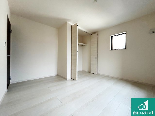 ◆岸和田市磯上町　第6期　新築一戸建ての洋室|シンプルな洋室は、自分好みのインテリアが楽しめます♪ご家族とインテリアや家具を選びに行くのは新築購入時の醍醐味の一つです。ぜひお楽しみください♪