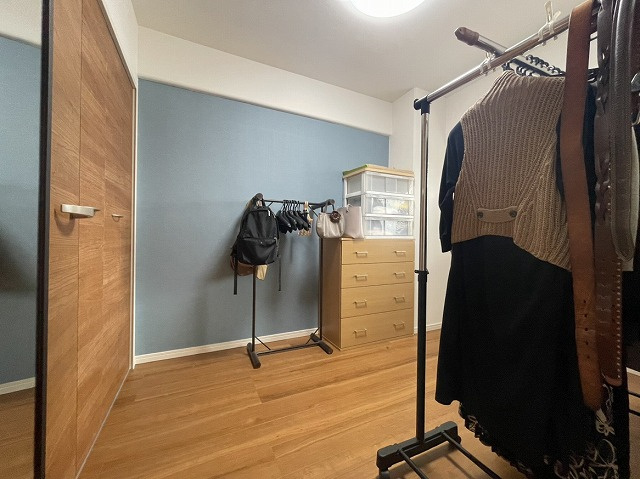 サーパス三津弐番館の洋室|用途多彩な北西洋室です