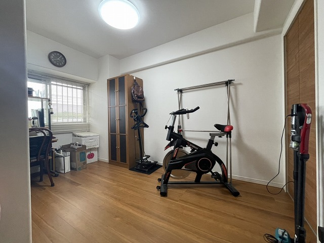 サーパス三津弐番館の洋室|用途多彩な北東洋室です