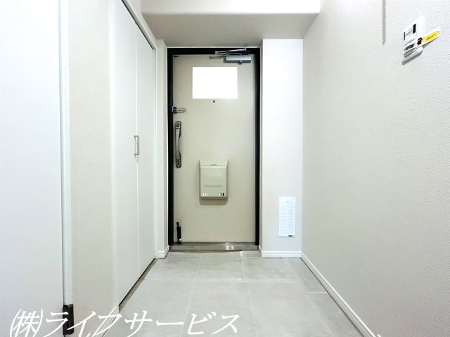 【玄関】 | ユアサハイム新高 | 玄関／天井高のシューズボックス有