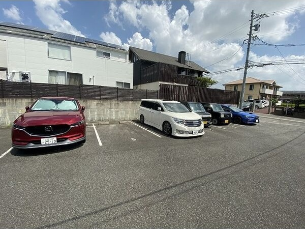 Branche’K&K　B　　刈谷市近郊の賃貸はクラスホームの駐車場