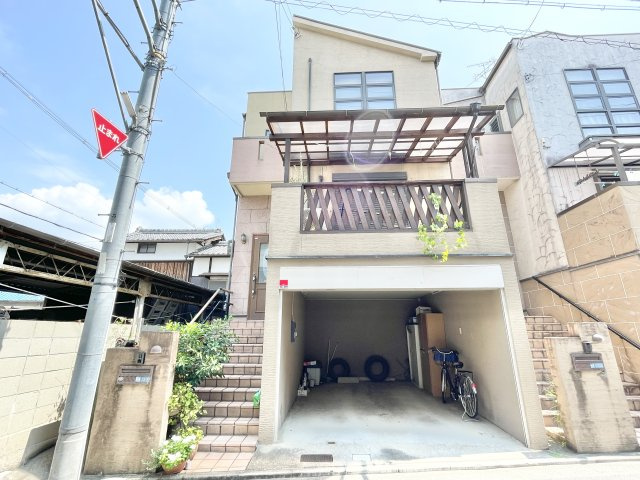 寝屋川市秦町　中古一戸建て
