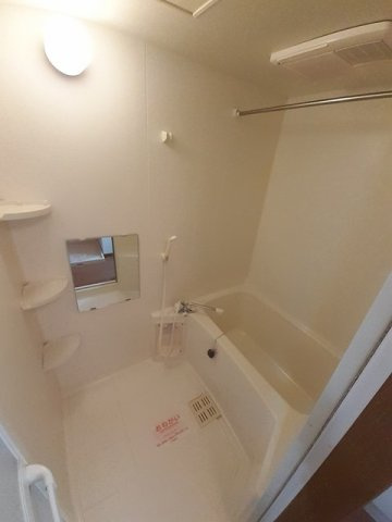 ラフィーネＩＴＯ六番館の浴室|浴室乾燥機付きのお風呂です♪