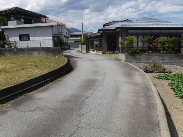富士川町天神中条267坪売地の前面道路含む現地写真