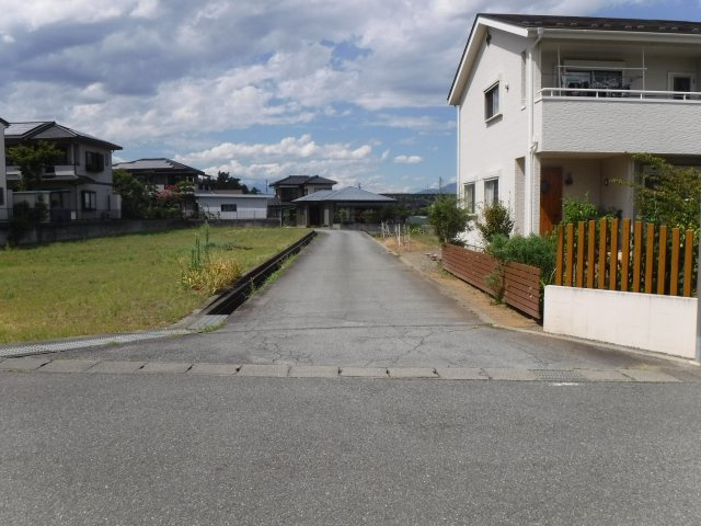 富士川町天神中条267坪売地の前面道路含む現地写真