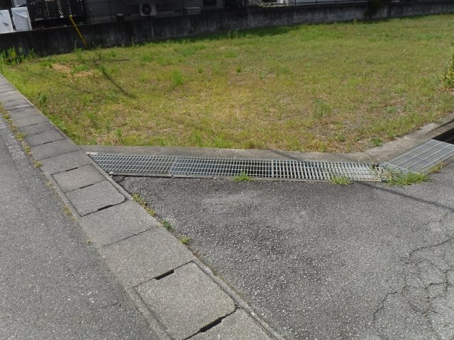 富士川町天神中条267坪売地の前面道路含む現地写真