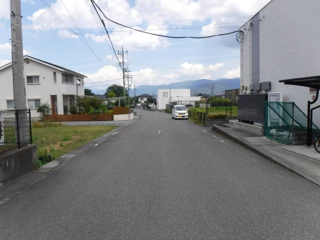 富士川町天神中条267坪売地の前面道路含む現地写真