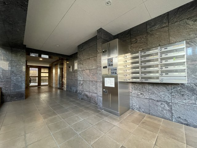 プランドールのロビー|オートロック付きのマンションです♪