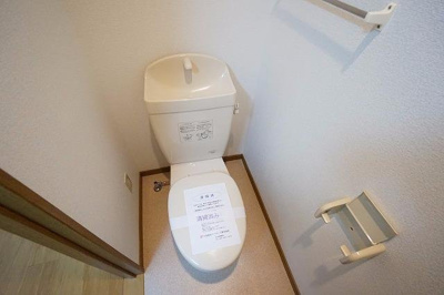 【トイレ】 | ホワイトバレー八幡駅前 | ゆったりとした空間のトイレです