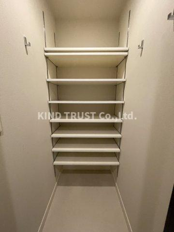Y’sCourt 東梅田の収納|こまごまとしたものを収納できそうですね