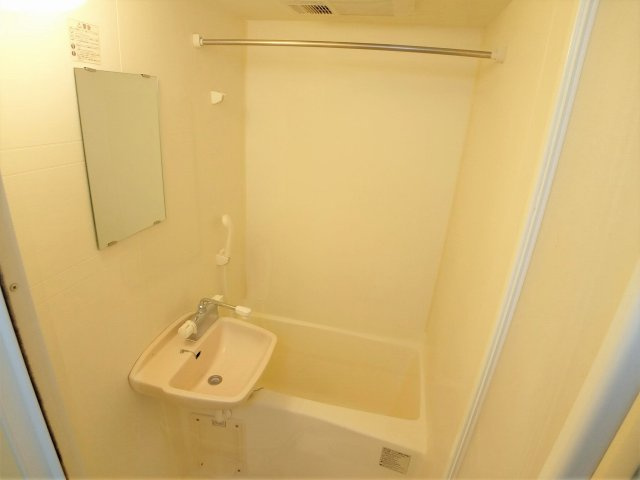 レオパレスＡｃｃｅｓｓの浴室