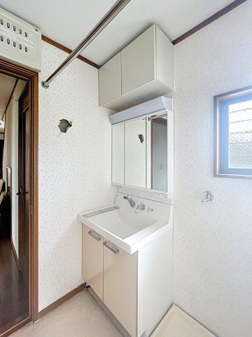 積水ハウス施工 掘りごたつのある家 日高市四本木 中古戸建の独立洗面台