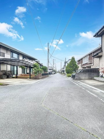 積水ハウス施工 掘りごたつのある家 日高市四本木 中古戸建の前面道路含む現地写真