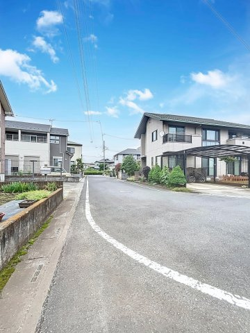 積水ハウス施工 掘りごたつのある家 日高市四本木 中古戸建の前面道路含む現地写真