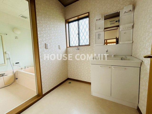 八街市東吉田　中古戸建の洗面所