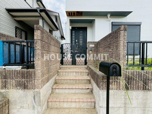 八街市東吉田　中古戸建のエントランス