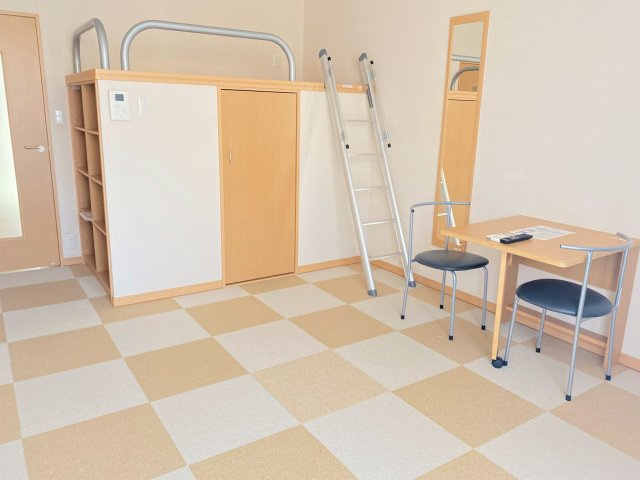 レオパレスルームス北越の寝室