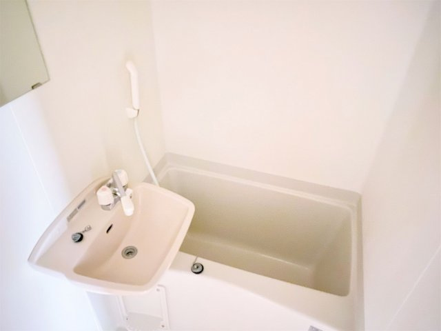 レオパレスルームス北越の浴室