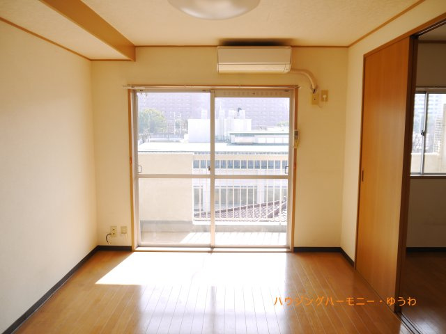 【洋室】 | 高島平ローヤルコーポ | 一日の疲れをいやしてくれる寝室。時を忘れて過ごす場所として過ごせるお部屋。