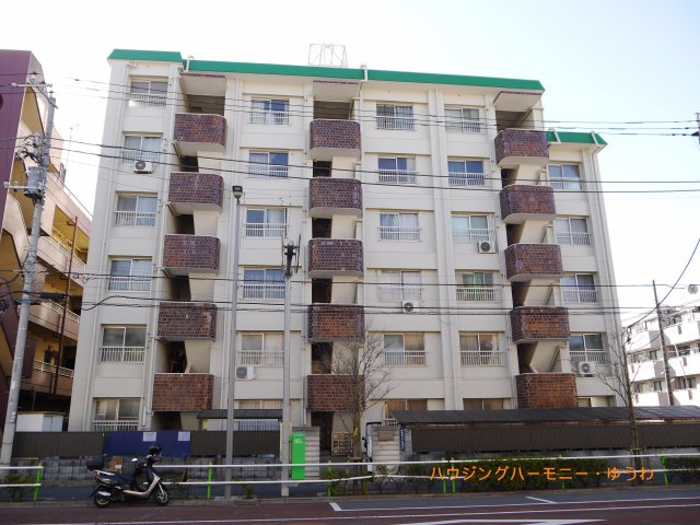 【外観】 | 高島平ローヤルコーポ | モダンでスタイリッシュな印象を与えるグレーを基調とした外観。