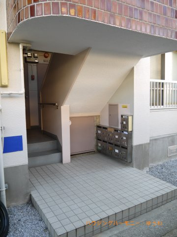 【エントランス】 | 高島平ローヤルコーポ | 清廉とされたエントランスになっています。