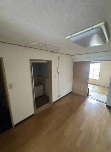 【洋室】 | 高島平ローヤルコーポ | 暖かいひだまりを全身で感じ取れる室内。