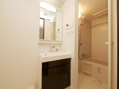 【洗面所】 | S-RESIDENCE福島Alovita | 忙しい朝には欠かせない洗面所です