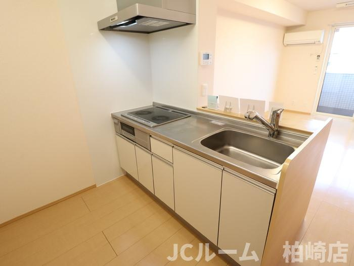 柏崎市東本町１丁目のアパートのキッチン