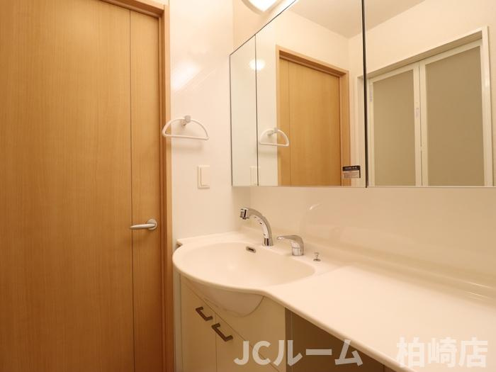 柏崎市東本町１丁目のアパートの洗面所