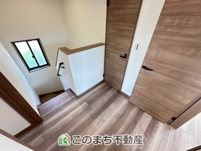 【内装】 | クライン宇都宮市駒生町第4期　1号棟 | 手すり付きで小さなお子様にも安心の階段スペースです☆
