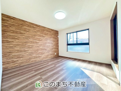 【洋室】 | クライン宇都宮市駒生町第4期　1号棟 | 陽光がふんだんに降り注ぐお部屋です。陽だまりの空間で、プライベートなお家時間も快適にお過ごしいただけます♪
