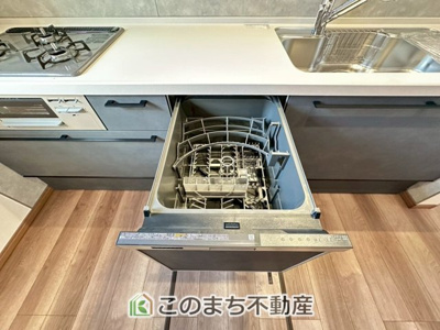 【設備】 | クライン宇都宮市駒生町第4期　1号棟 | あったらいいなの代表的な設備である食洗機。ビルトイン型で、おさまりもよく、使い勝手も良好です。料理をするのは好きだけど、後片付けは苦手な方に重宝します。洗う手間がないので、時間を有効に使えますね。
