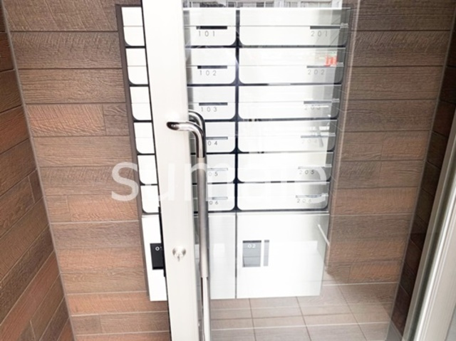 La  Madre　幸福館のロビー|エントランスに集合郵便ポスト！