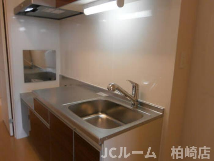 柏崎市茨目１丁目のアパートのキッチン